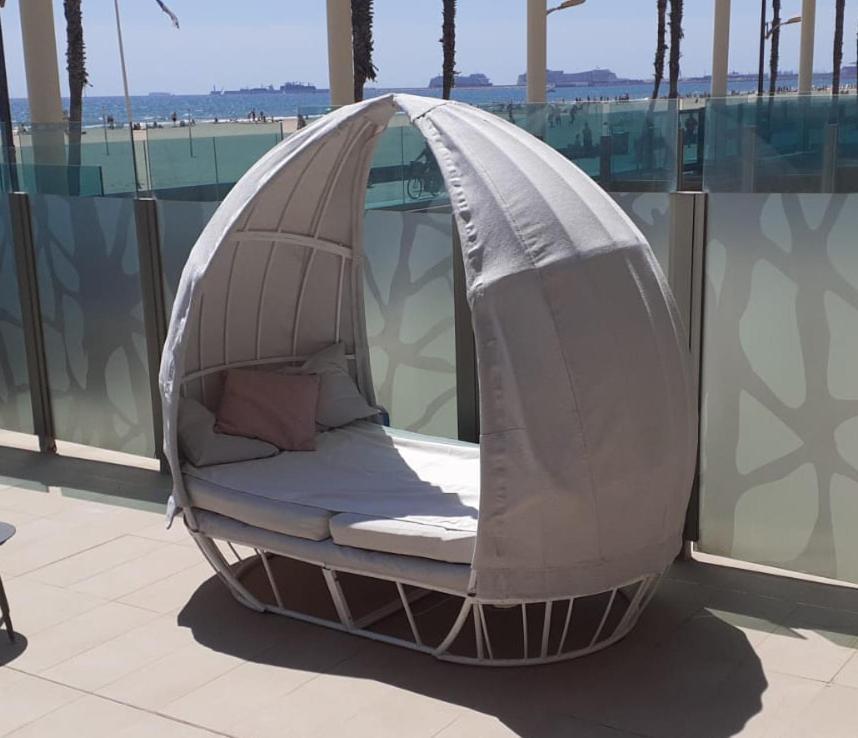 Luxury Front With Pool Appartement *